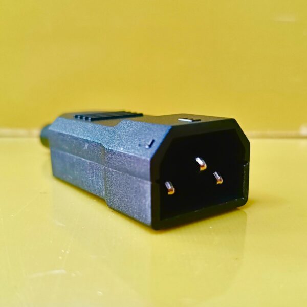 IEC CABLE MOUNT MALE CONNECTER