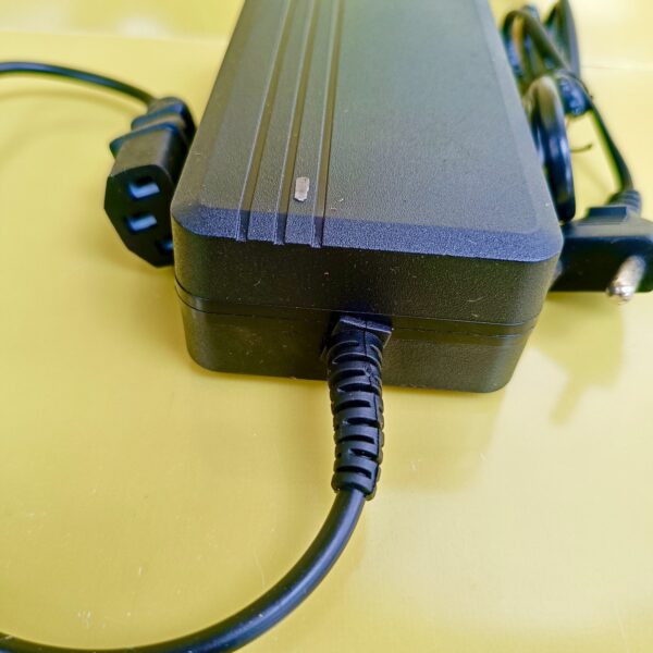 LFP CHARGER [ 14.6V+1.55A ] Plastic Body 12v 1.5A Lifepo4 charger